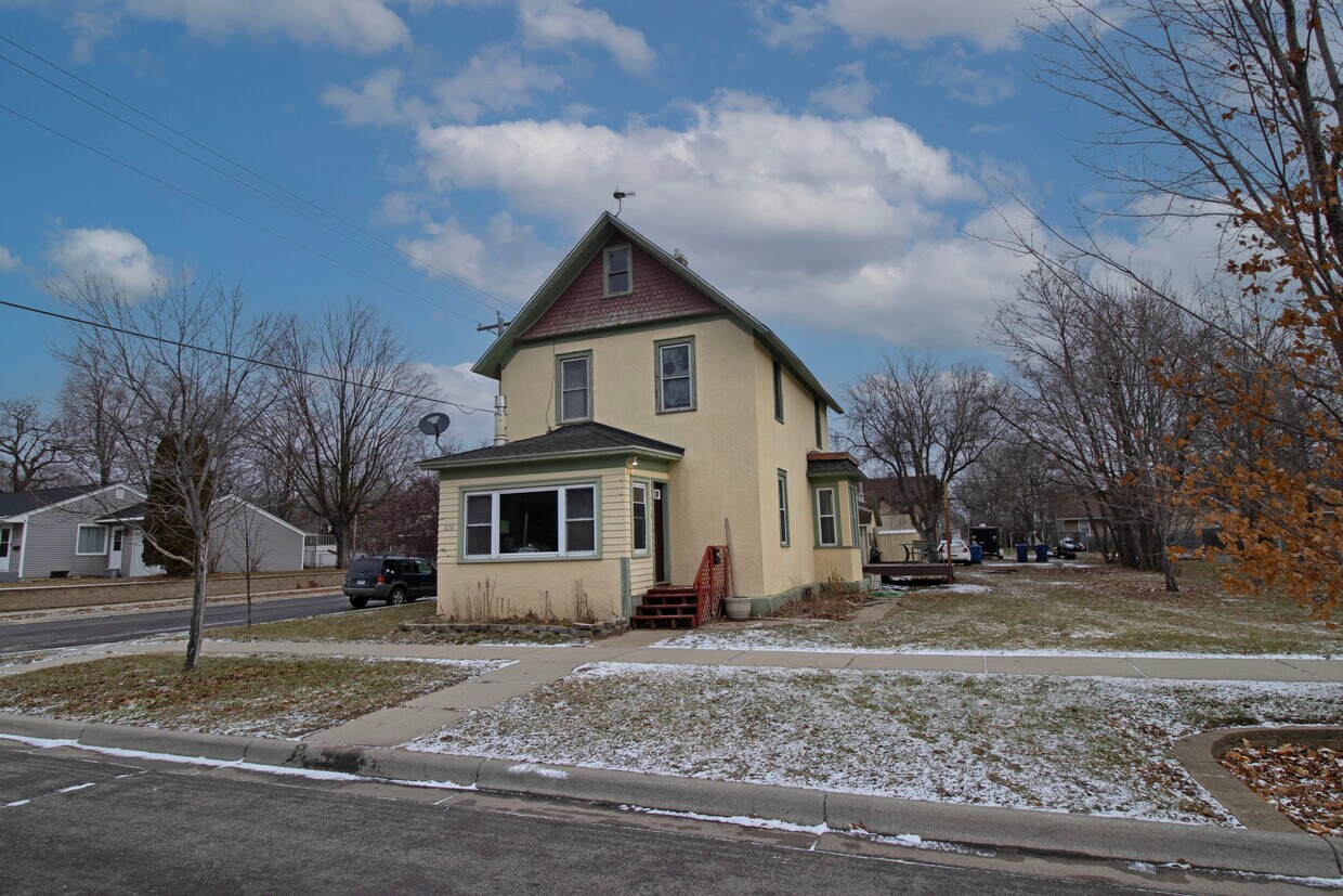 Primary Photo - 828 10th Ave N