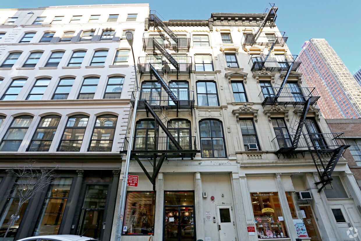 Building Photo - 94 Reade St