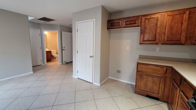 Foto del edificio - 3 br, 2.5 bath House - 8125 Ribbon Edge St
