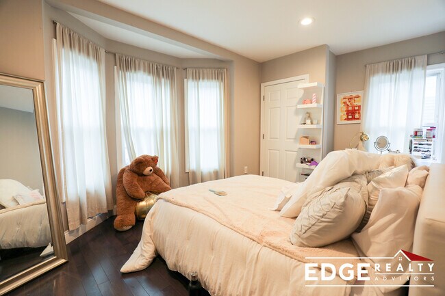 Building Photo - 3 Linden St