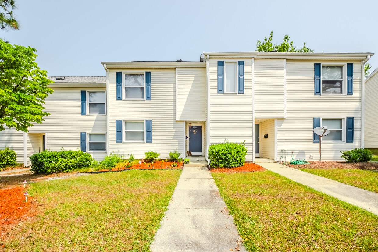 New Hanover Village Apartments in Wilmington, NC