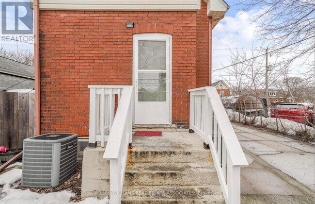 Photo du bâtiment - 212-212 Sheridan St