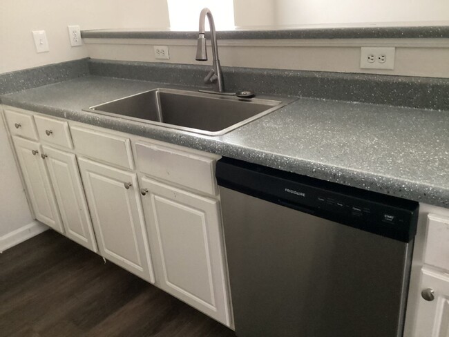 Building Photo - 3 Bedroom Unit in Atlanta**Utilities Inclu...