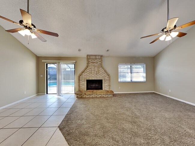 Building Photo - 4444 Summer Oak Dr