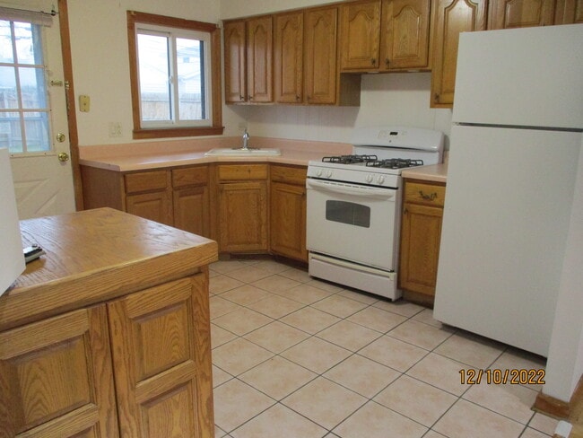 Building Photo - 4200 W 90th Pl
