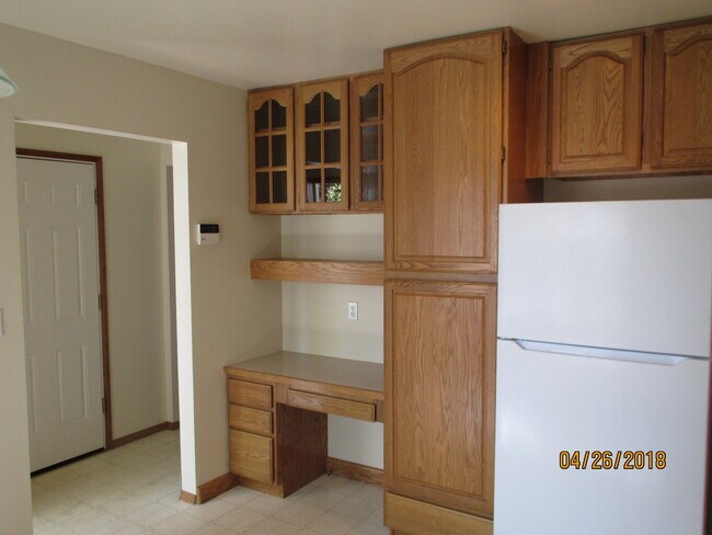 Building Photo - Wonderful Milwaukie Ranch Style Home!
