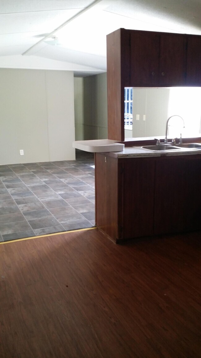 Foto del edificio - 14210 Benton St