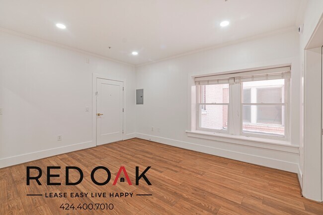 Building Photo - 6533 Hollywood Blvd