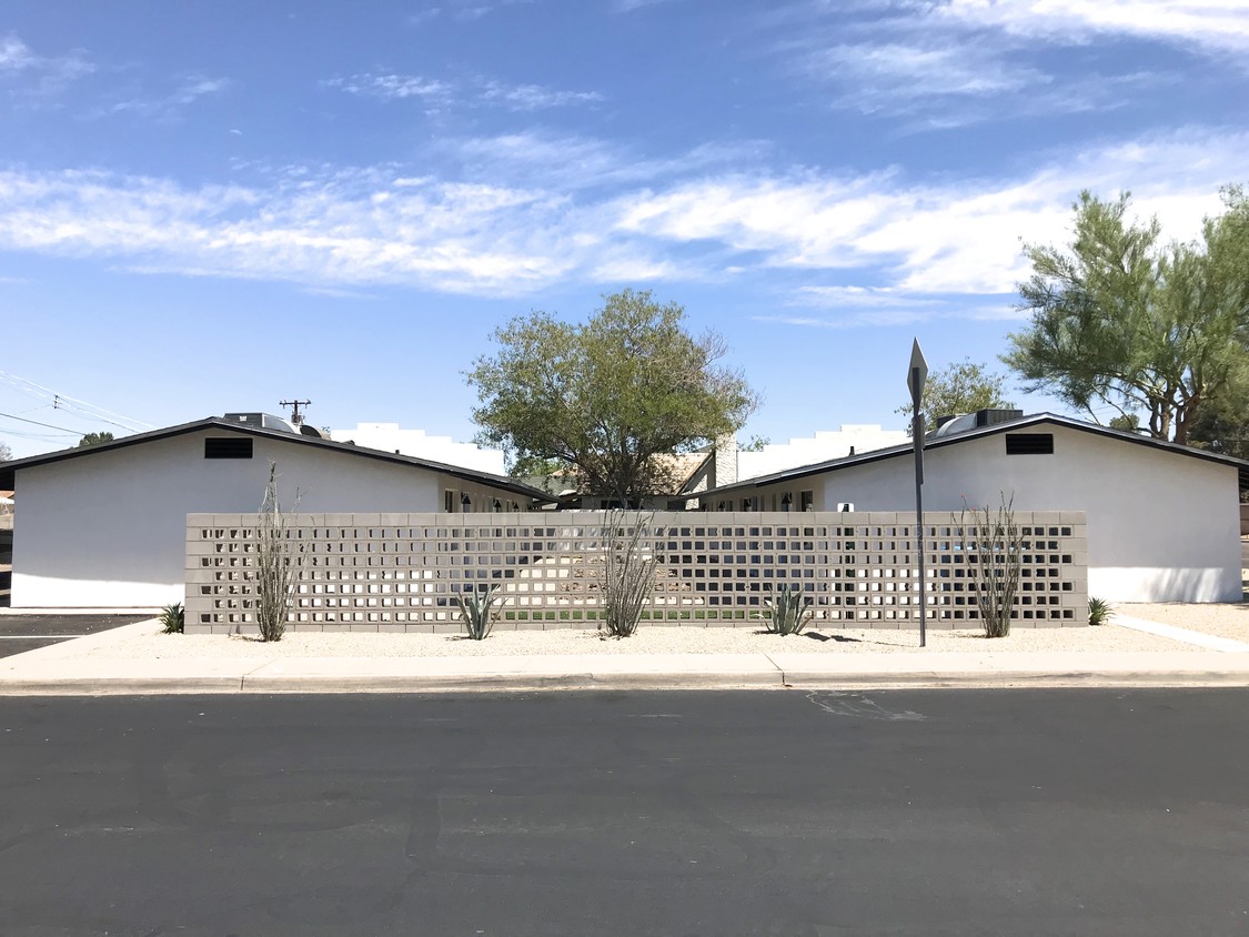 Primary Photo - The Corridor Apartments