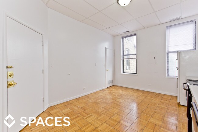 Building Photo - 1509 W Fullerton Ave