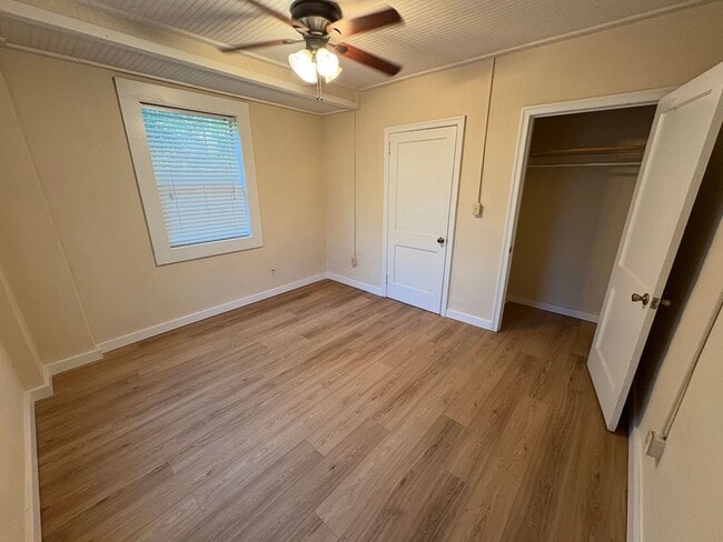 Building Photo - 2 Bedroom Walkable to Campus Pre-Leasing f...