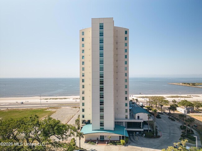 Foto del edificio - 2060 Beach Blvd