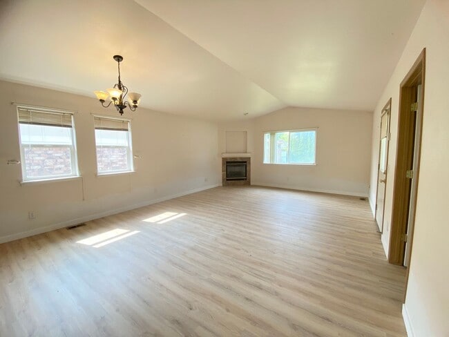 Building Photo - 505/517 E Hayden Ave