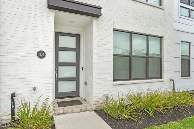 Foto del edificio - 1104 Ennis St