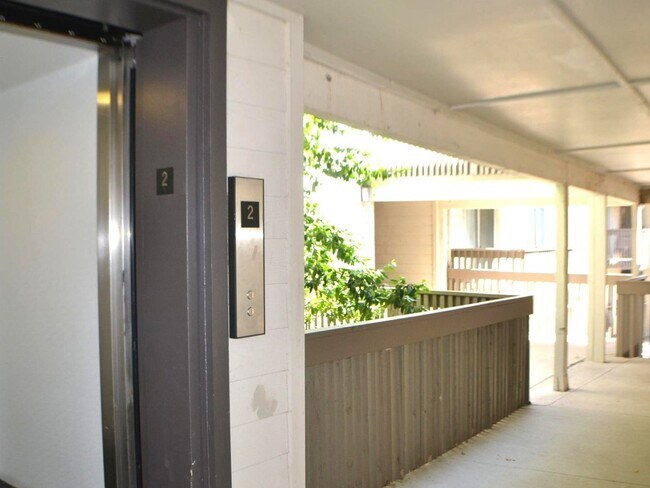 Foto del edificio - 4859 Cedar Springs Rd