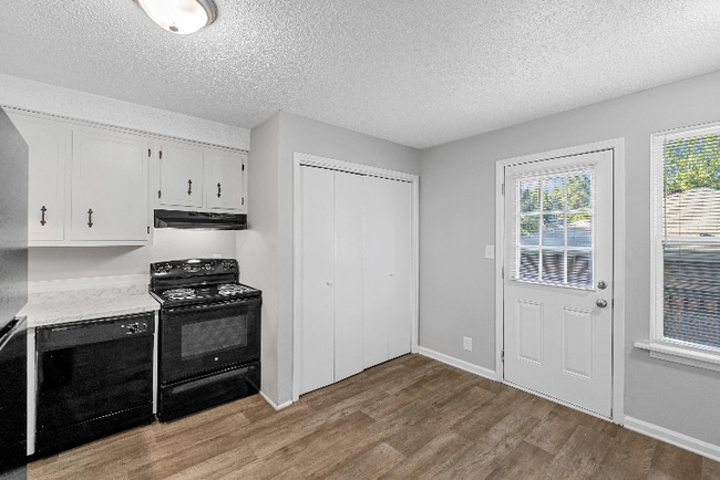 Building Photo - 815 Golf View Pl