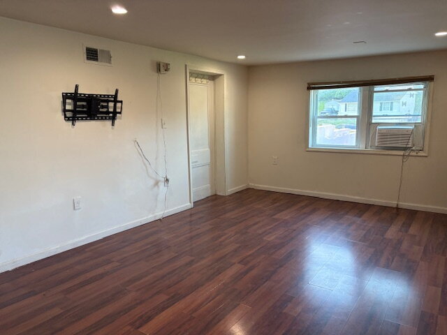 Foto del edificio - Spacious Studio - Utilities Included + Int...