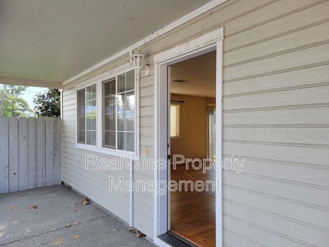 Building Photo - 1527 Hamilton Ln