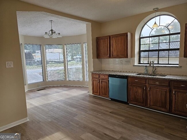 Foto del edificio - 5215 Springdale Rd