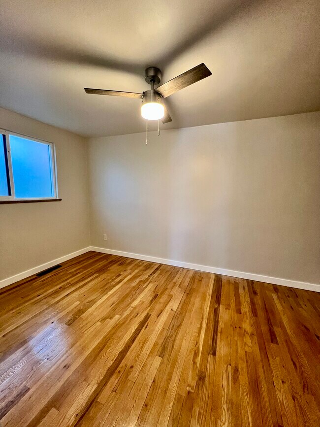 Foto del edificio - 4215 Federal Blvd