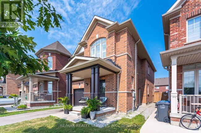 Building Photo - 47 Divinity Cir
