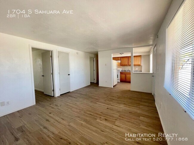 Building Photo - Newly renovated 2 bed/1 bath with AC!