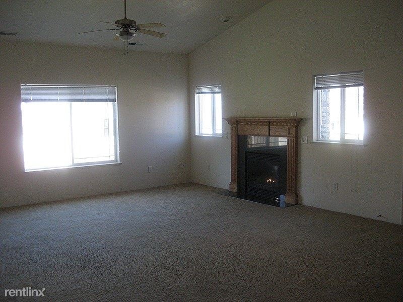 Building Photo - 3 br, 2 bath House - 300 Meadow Drive