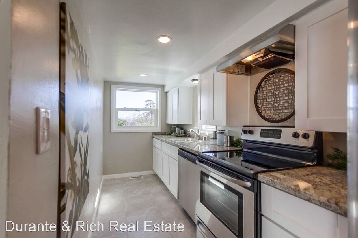 Foto principal - 2 br, 1 bath House - 3838 Costa Bella Dr. (A)