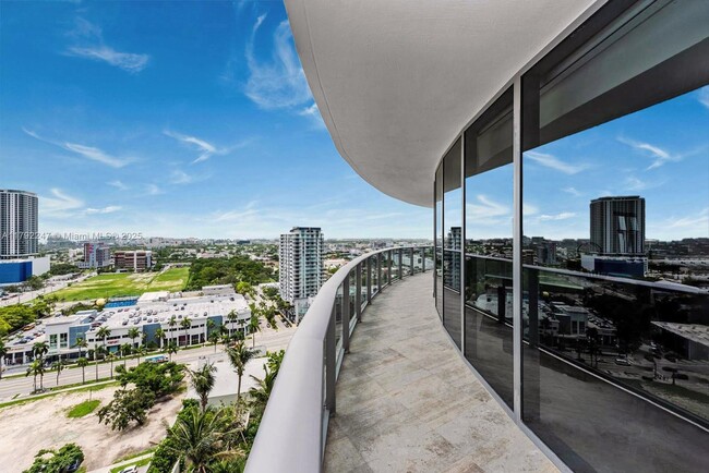 Foto del edificio - 488 NE 18th St