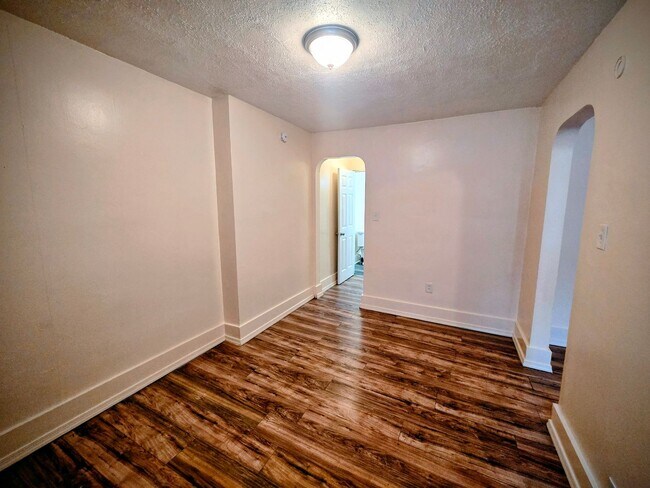 Building Photo - 1114 Linden St