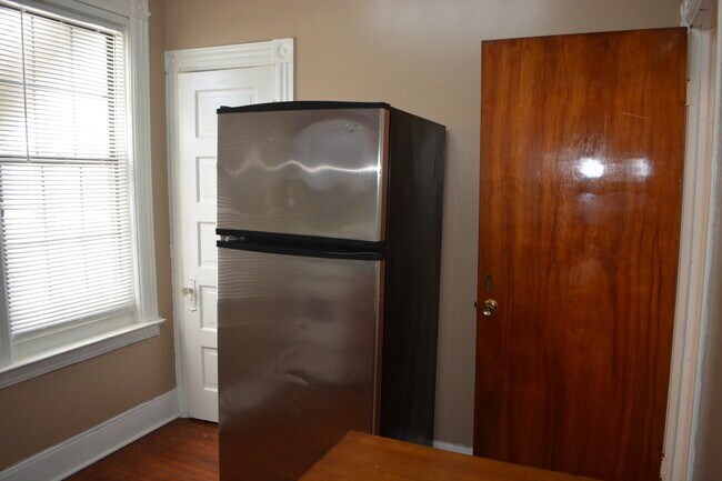 Building Photo - 1121 Seymour Ave