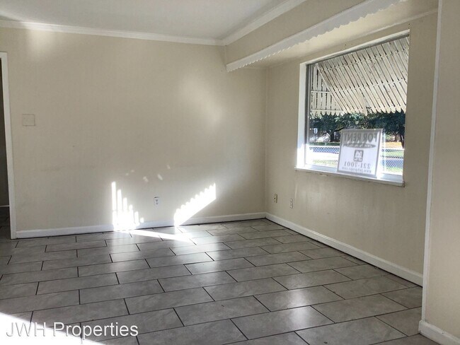 Foto del edificio - 4 br, 1 bath House - 3010 Sunnybrook St