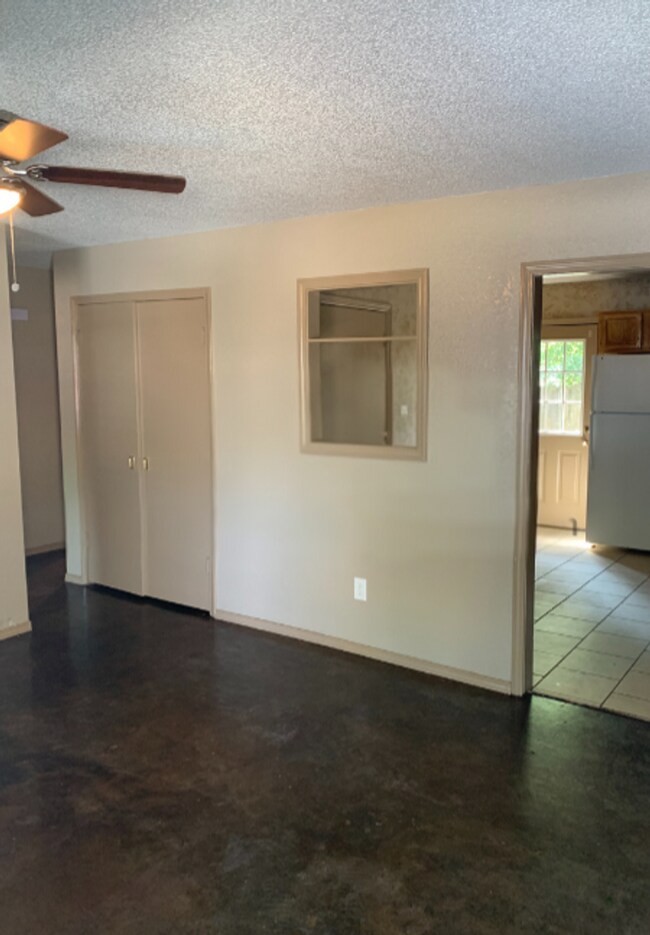 Foto del edificio - 2 Bed/1 Bath Apartment