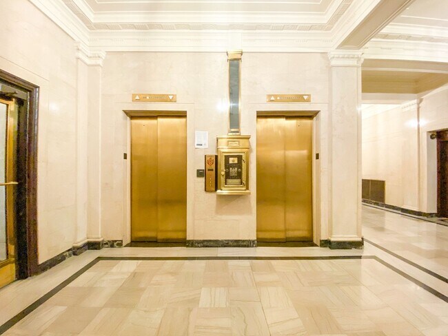 Foto del edificio - 350 N Meridian St Unit 804