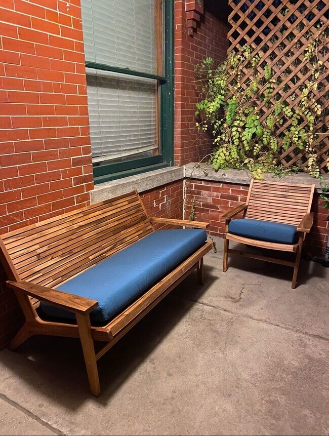 Building Photo - Spacious 3BR Craftsman Foursquare Duplex i...