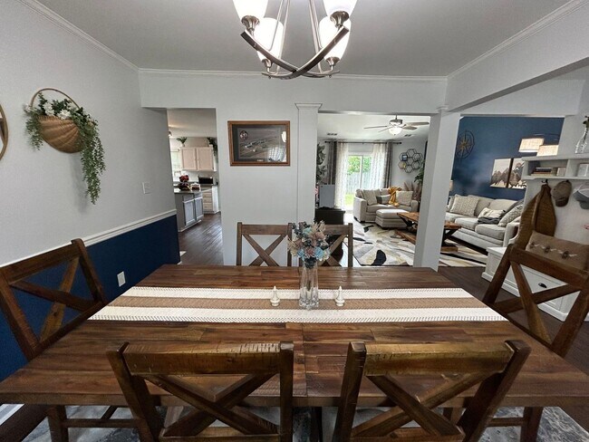 Building Photo - Welcome to this charming ranch-style home ...