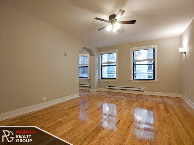 Foto del edificio - 429 W Roscoe St