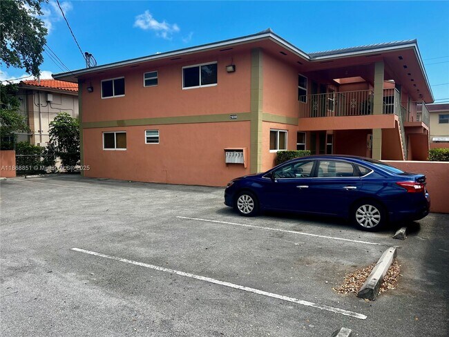Foto del edificio - 2600 NW 14th St