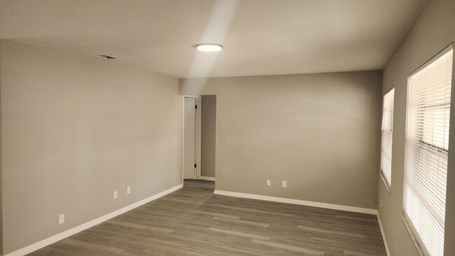 Building Photo - 3 bedroom 2 bath Ormond