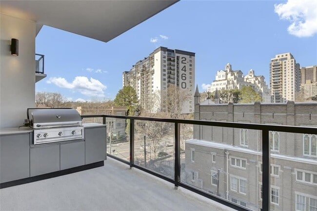 Foto del edificio - 2425 Peachtree Rd NE