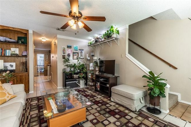 Building Photo - 2 Bd / 2 Ba Townhome Minutes Away From Campus & Downtown!