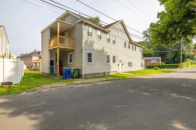 Building Photo - 121 Hillview Ave