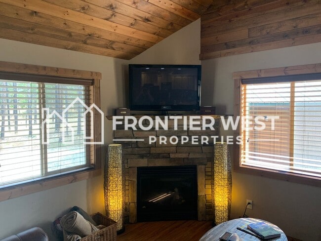 Building Photo - Gorgeous & Private Cabin on 5 acres