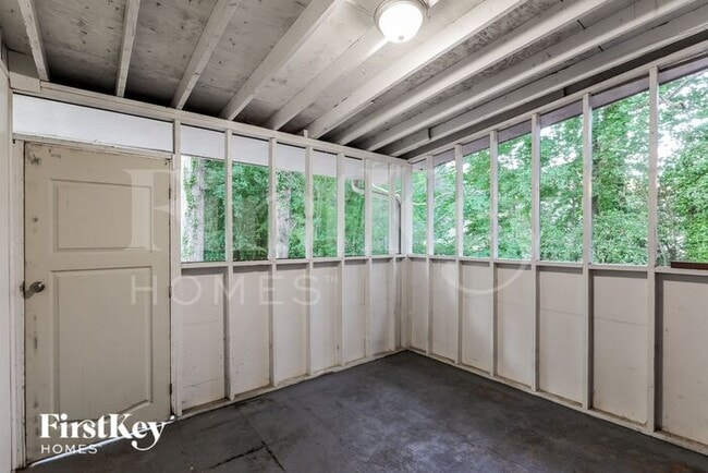 Building Photo - 1410 Willow Dr