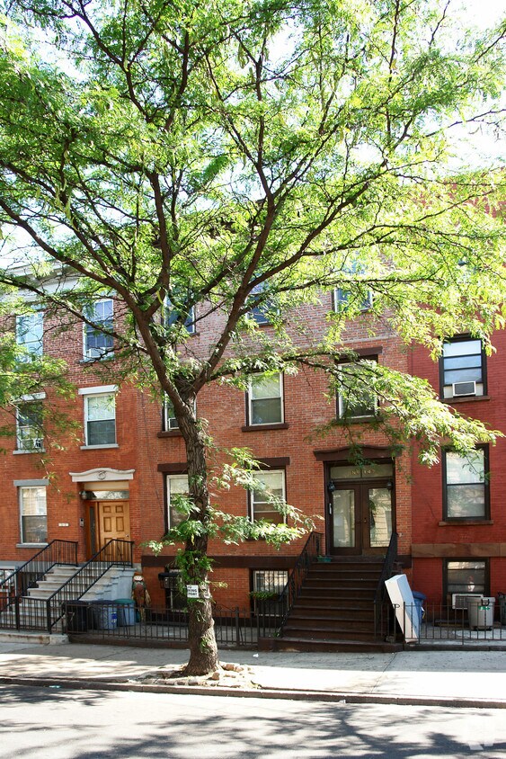 Building Photo - 147 17th St