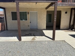 Building Photo - 860 Douglas Ct