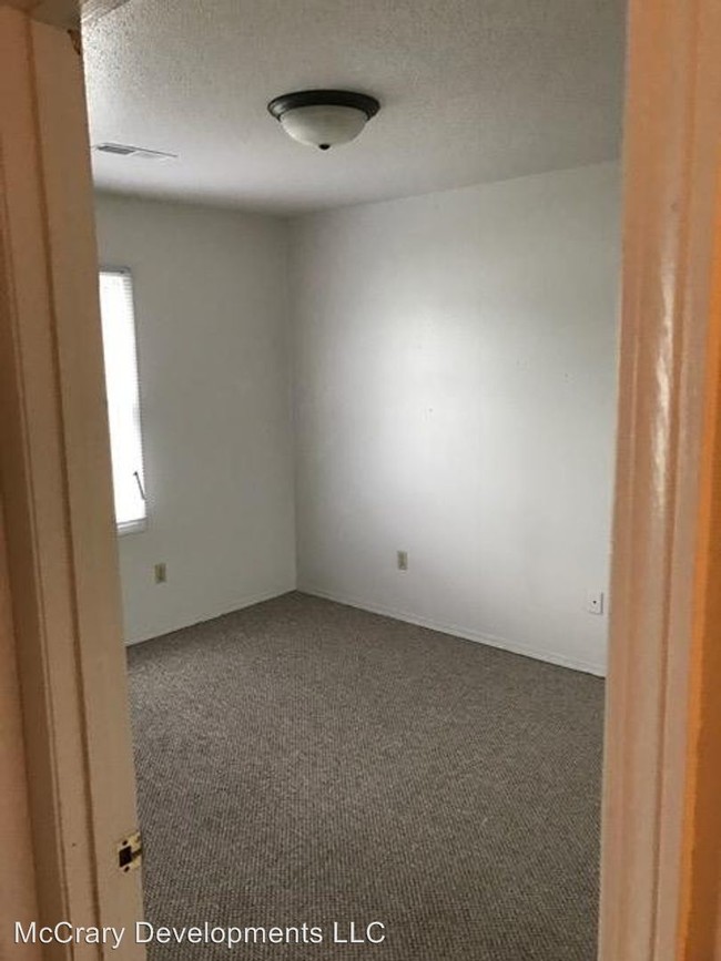 Building Photo - 2200 Nichole Ln