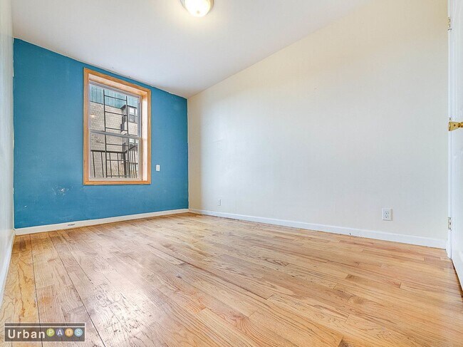 Building Photo - 1111 St Johns Pl