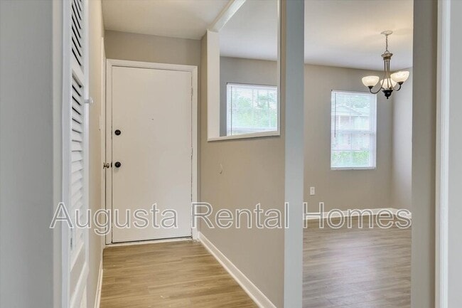 Foto del edificio - 3606 Cameron Dr