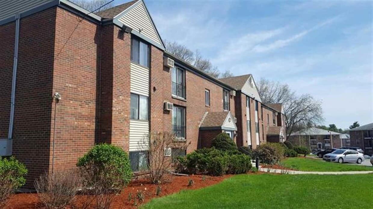 Brick Buildng - 80 English Village Rd